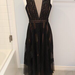 BCBG MaxAzria Andi Asymmetric Lace & Tulle Maxi Dress Sz 8